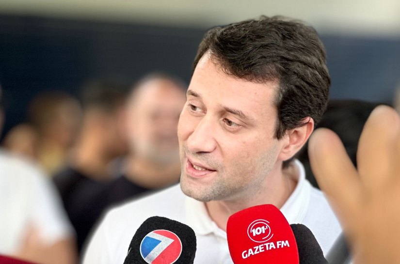 'Não há futuro sem investimento em educação', afirma Daniel Barbosa