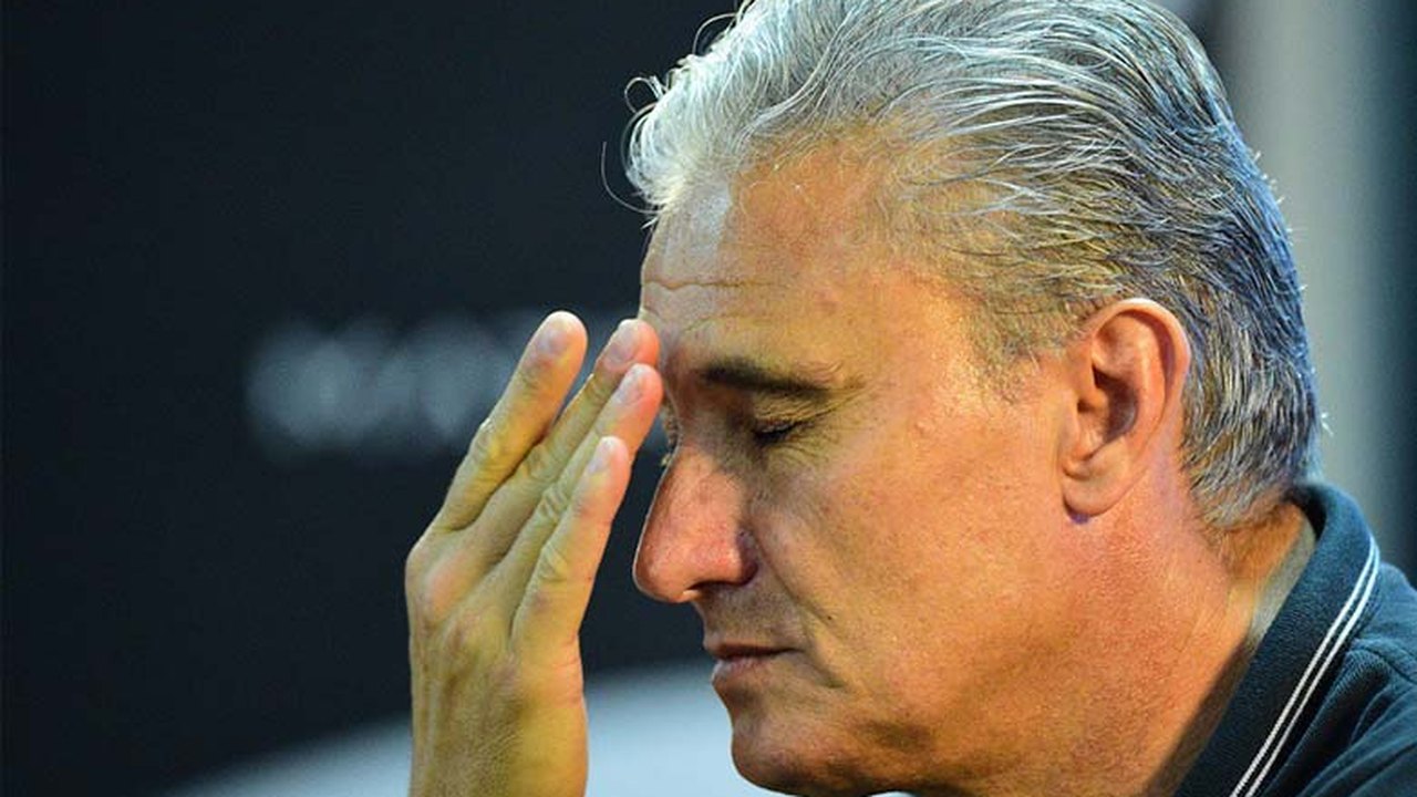 Tite se diz tranquilo com entrada de Edu Dracena na zaga do Corinthians