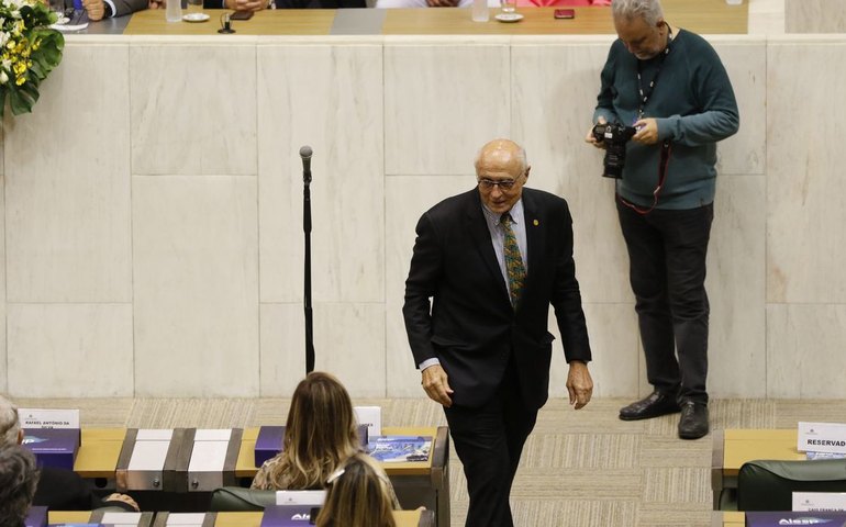 Em tratamento contra o câncer, Eduardo Suplicy agradece apoio