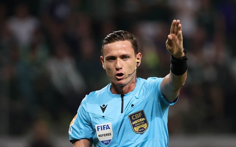 Árbitro relata na súmula reclamações de integrante do Palmeiras após jogo com Flamengo