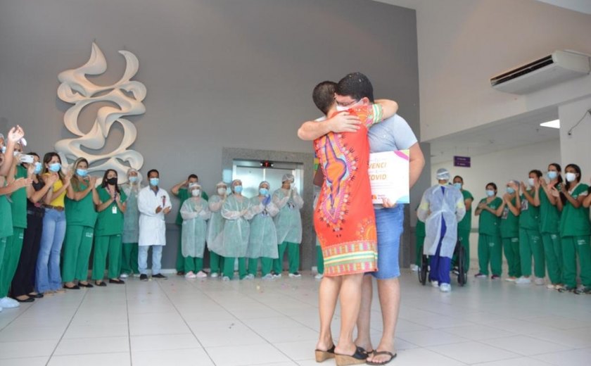 Hospital da Mulher registra milésima alta de paciente curado da Covid-19
