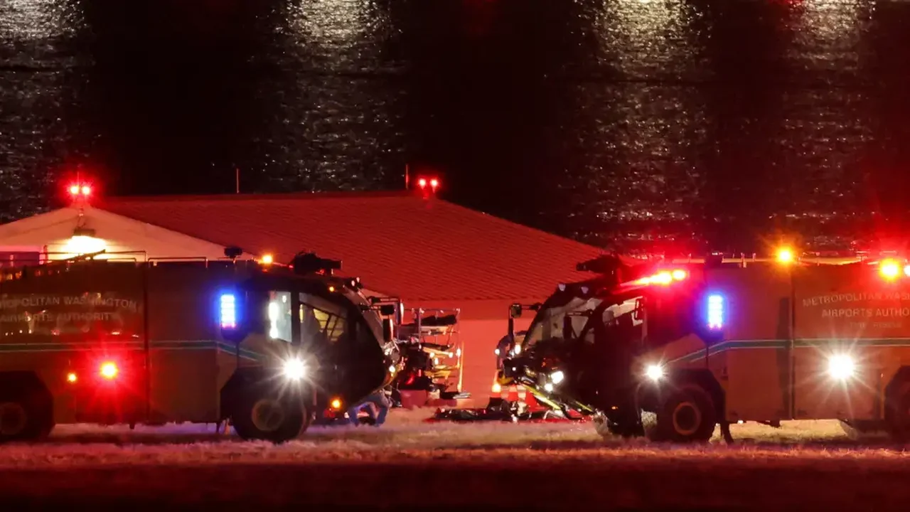 Oficiais dos EUA confirmam morte de todos a bordo após colisão entre helicóptero e avião