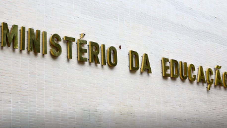 Formação de professores a distância mostra desempenho 53,1% inferior