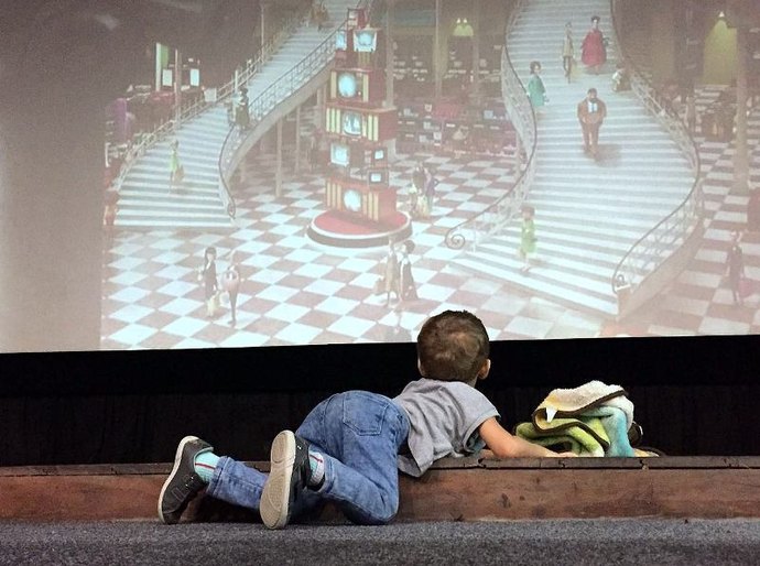 Cinema adaptado leva inclusão social para crianças especiais