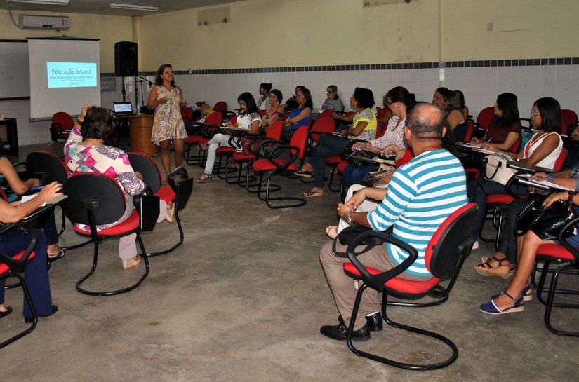 Coordenadores participam de formação sobre transição escolar