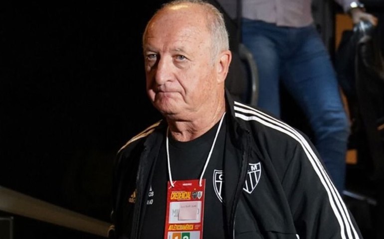 Felipão se irrita e ironiza pergunta sobre desempenho do Atlético-MG: 'O técnico é ruim'