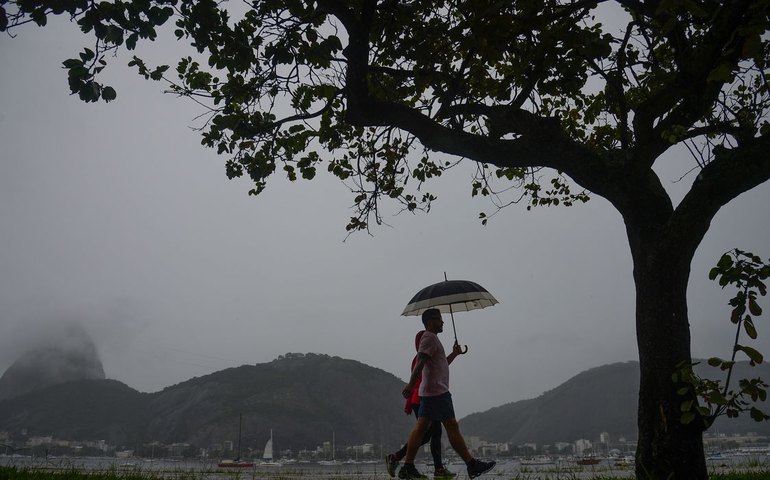 Rio de Janeiro registra chuva forte na chegada do outono