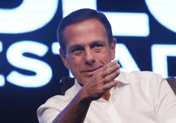 'Não se pode defender uma pessoa em detrimento de 215 milhões de brasileiros', critica Doria sobre ações dos Bolsonaro