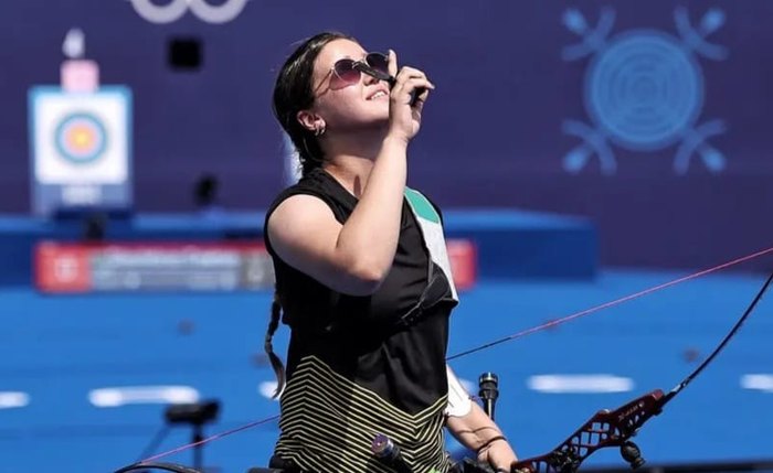 Ana Luiza Caetano em momento que celebra vitória nas Olimpíadas