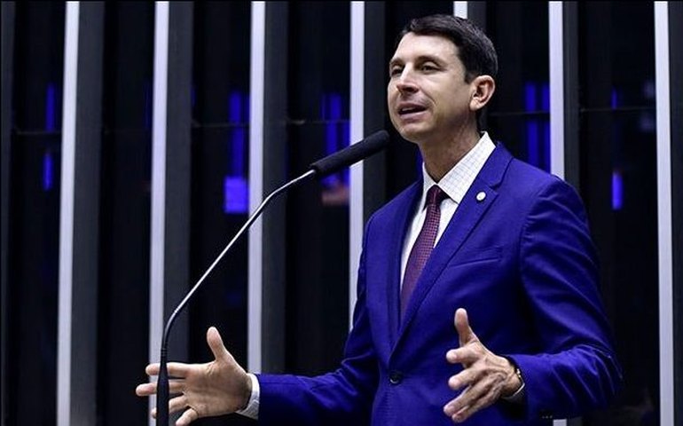 Projeto exige itens de segurança em carro elétrico nacional ou importado