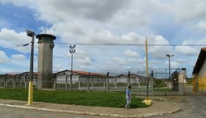 No Copemcan, em São Cristóvão, familiares tiveram de aguardar o início das visitas.