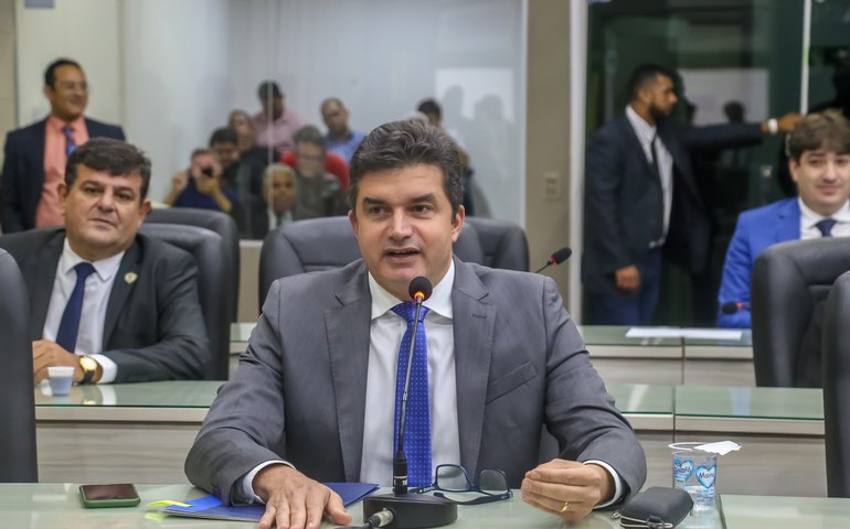 Rui Palmeira vota contra novos empréstimos e crítica LDO aprovada pela Câmara de Maceió