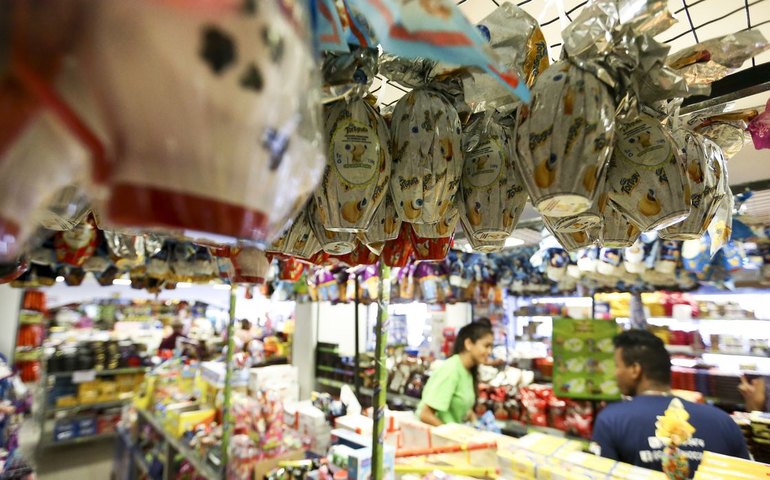 Agora da Cacau Show, Chocolates Pan teve embalagem estampada por criança com 'cigarro' na mão