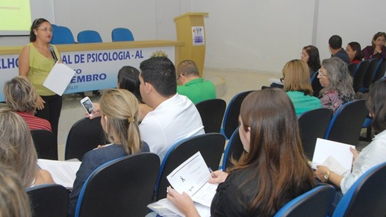 Profissionais municipais são capacitados sobre notificação do HIV