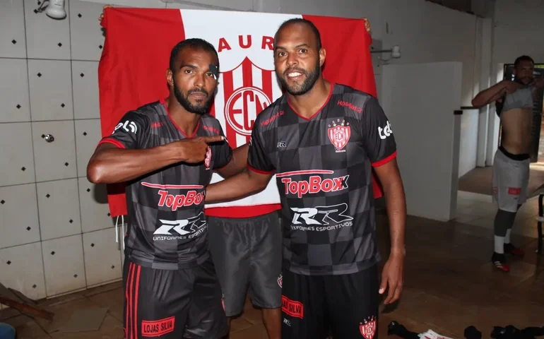 Irmãos, Alecsandro e Richarlyson vão se enfrentar em jogo beneficente no Canindé