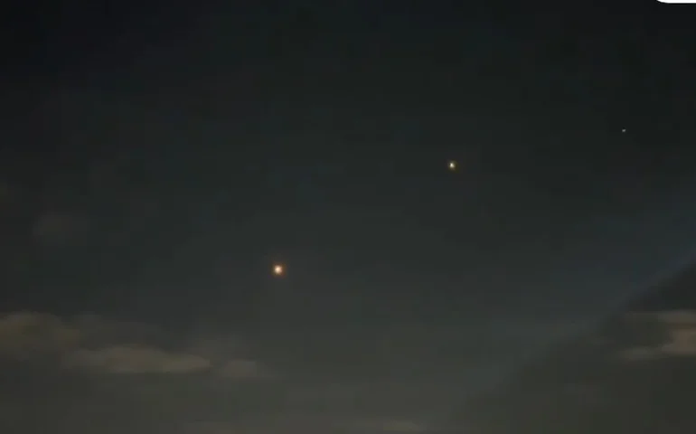 Mísseis iranianos em direção a Israel são visíveis da Cisjordânia