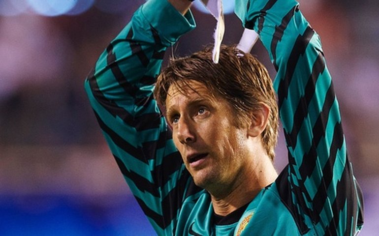 Ajax comunica que Van der Sar segue na UTI, mas não corre mais risco de morte