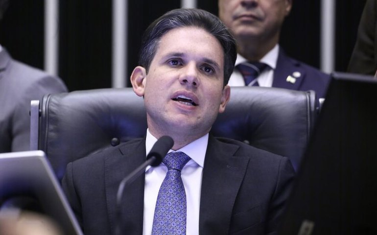 'Câmara não permitirá abusos contra consumidores', diz Motta ao elogiar gratuidade no despacho de bagagem