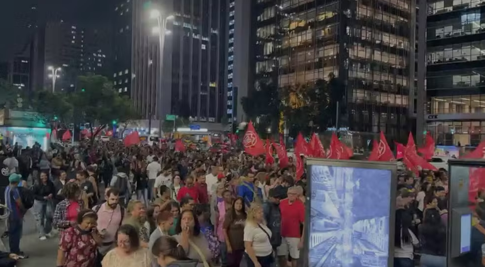 Estudantes e ativistas ligados a movimentos sociais participaram do protesto / Foto: Ana Beatriz Felício/TV Globo