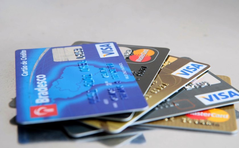 Projeto de Lei do Executivo não irá cobrar imposto de cartões de crédito a lojistas