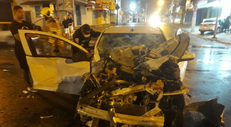 Motorista embriagada é presa após colidir com caminhão na Zona Sul de Aracaju / Foto: Foto: CPTran/Divulgação