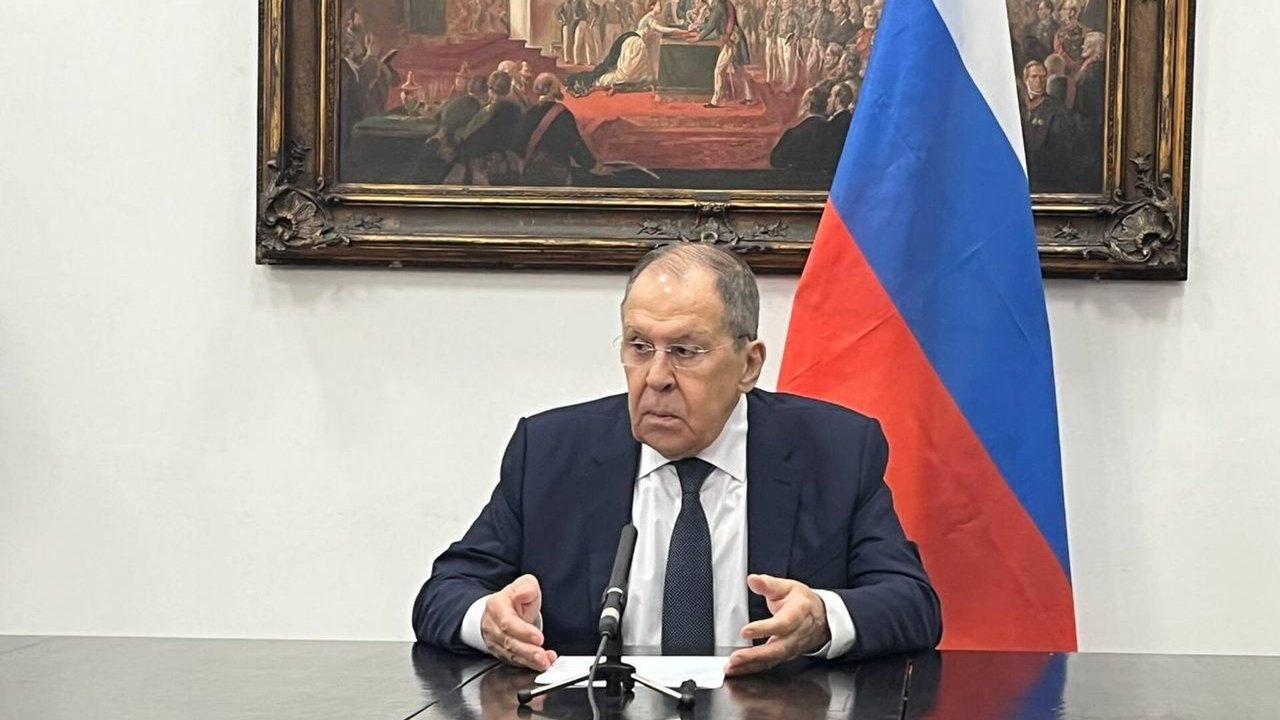 BRICS continuará desenvolvendo sistemas financeiros alternativos, diz Lavrov no Rio de Janeiro