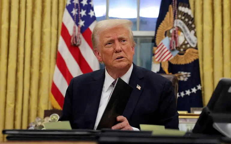 Suprema corte rejeita ordem de Trump para congelar US$ 2 bi em ajuda internacional