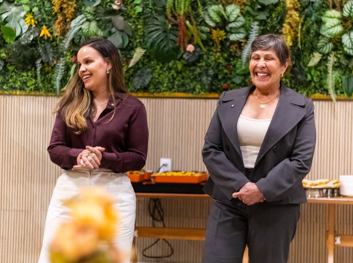 Célia Rocha e Nathália Barbosa mobilizam mulheres em encontro político