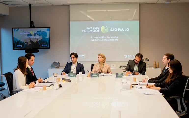 Estudantes de Direito se reúnem em São Paulo para competição preparatória de arbitragem