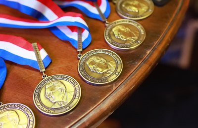Dois servidores da Sefaz vão receber a Medalha Sílvio Vianna 2025