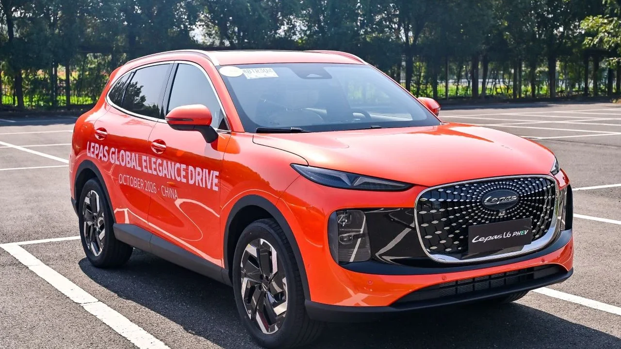 Lepas L6 PHEV mostra sua proposta em viagem pela China