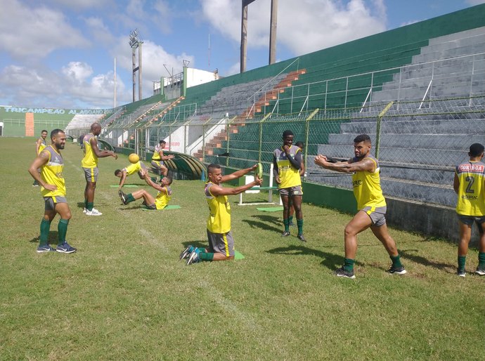 Técnico Luis Carlos Cruz finaliza trabalhos, mas não antecipa formação do Hulk para enfrentar o Zumbi