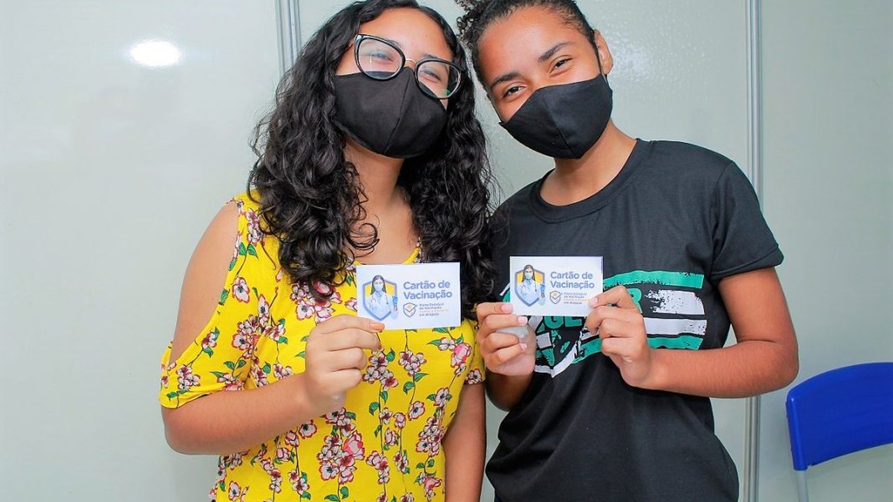 Adolescentes voltam a ser vacinados contra Covid em Penedo