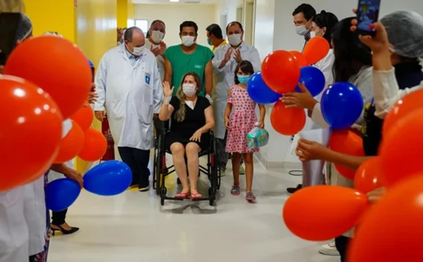 Segunda paciente transplantada de coração recebe alta médica na rede pública de AL