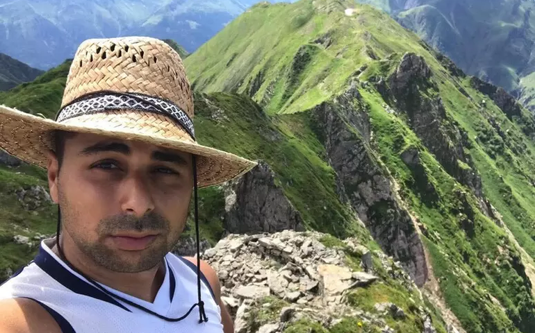 Italiano é morto e esquartejado por sua mãe e companheira