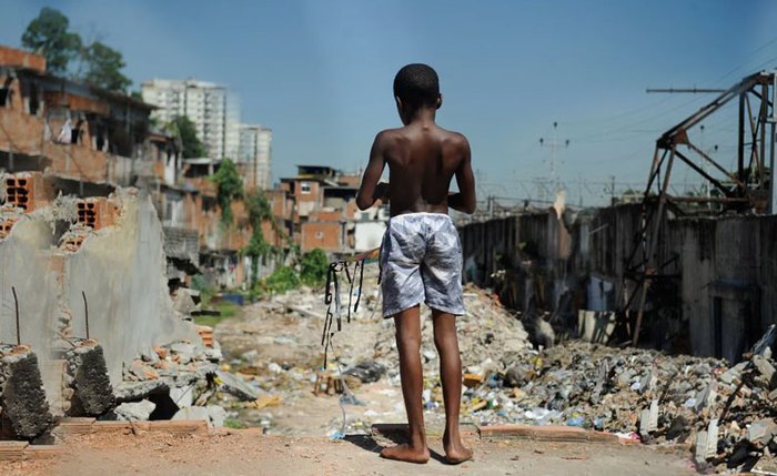 Crianças de até 14 anos têm as maiores de taxas de pobreza e extrema pobreza Crianças de até 14 anos têm as maiores de taxas de pobreza e extrema pobreza