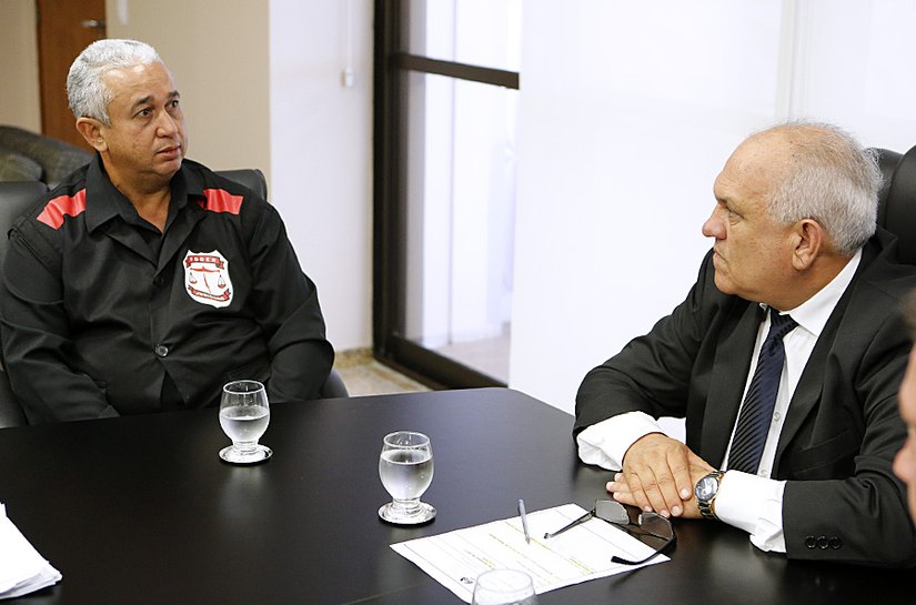 Presidente do TJ presta apoio a oficial de Justiça agredido em serviço