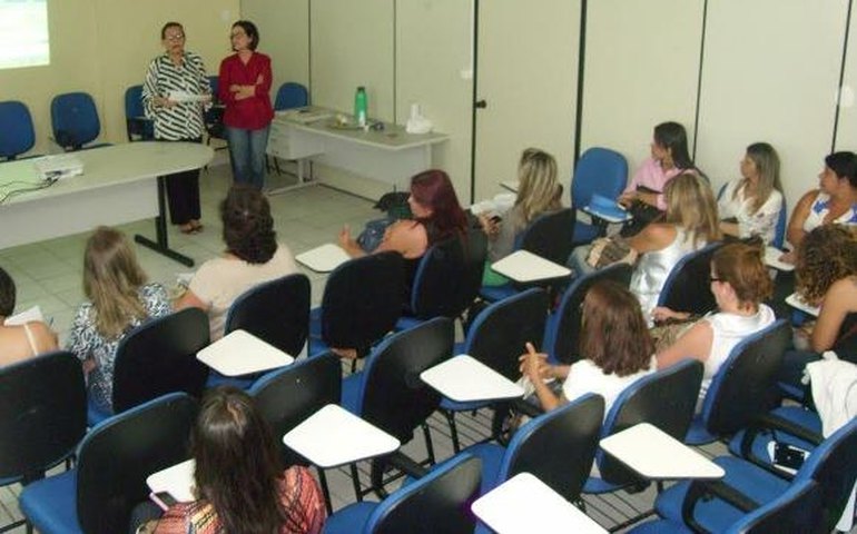 Reunião discute campanha dos 16 dias de ativismo pelo fim da violência contra a mulher