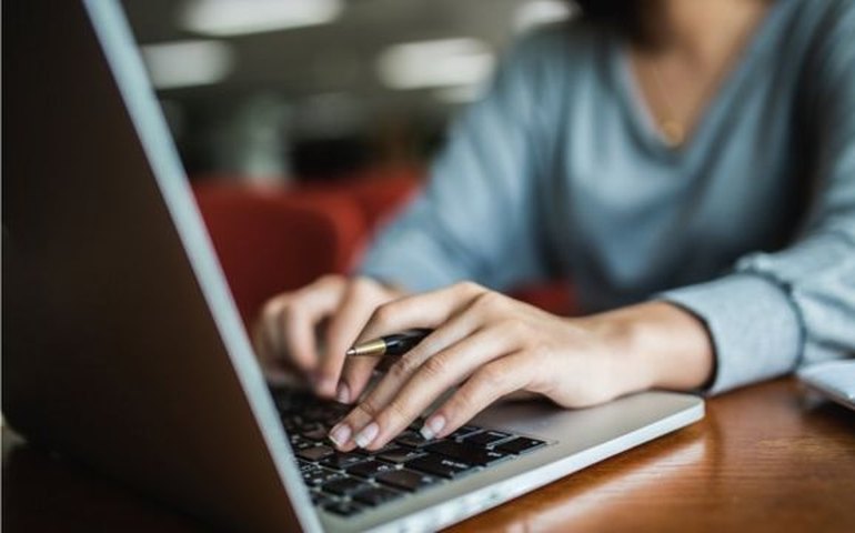 Curso capacita servidores da Seris sobre contratação pública
