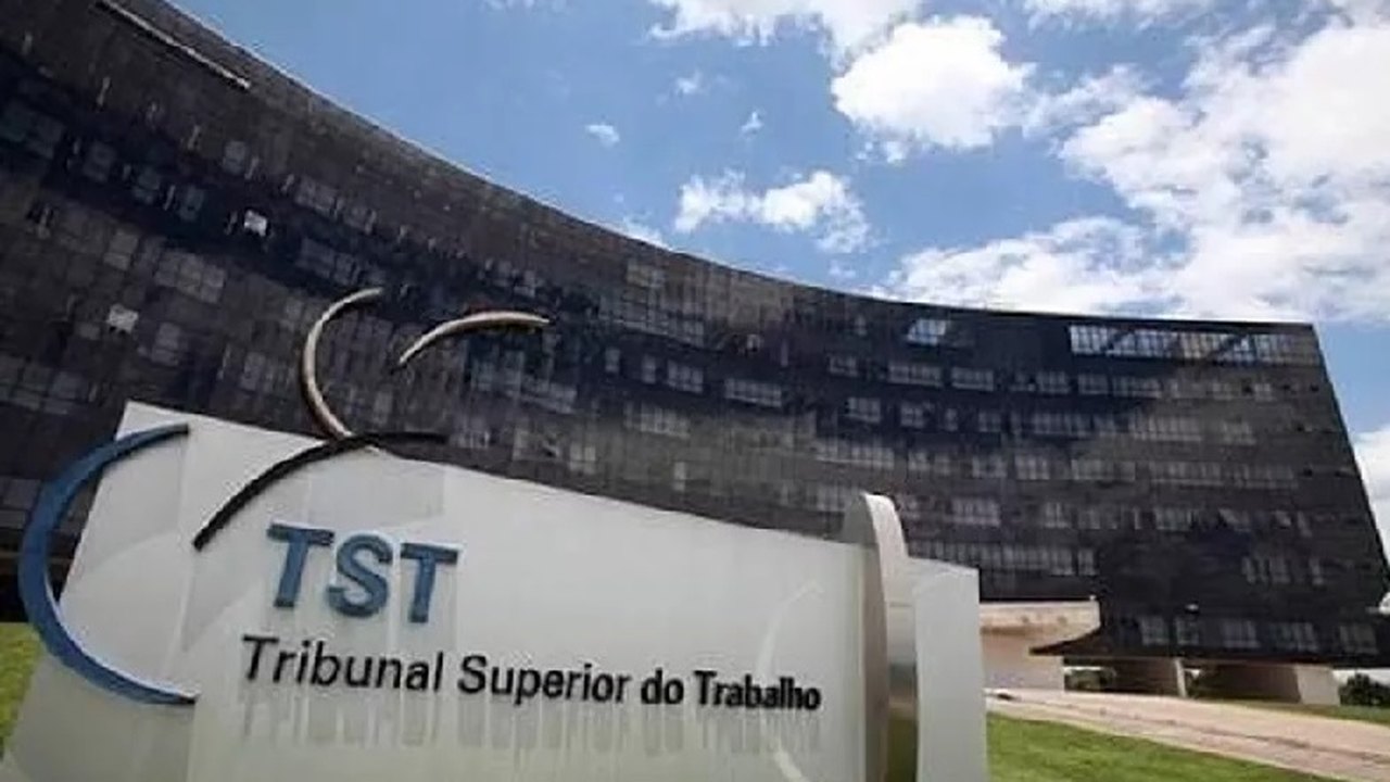 TST abre edital para compra de cadeiras a R$ 6 mil para seus ministros