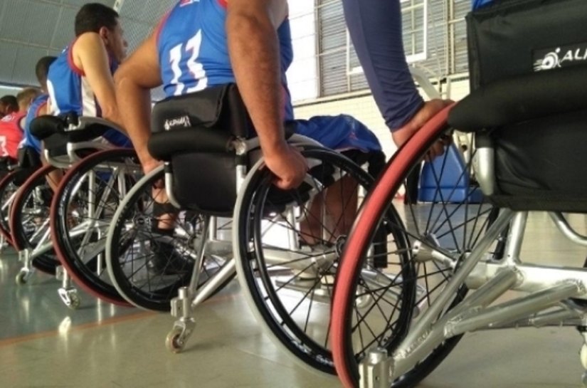 Semudh entrega cadeiras de rodas especiais a 12 atletas do basquete alagoano