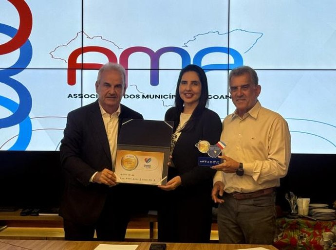 Presidente em exercício do TCE/AL entrega Selo Ouro de Transparência Pública ao Município de Campo Alegre