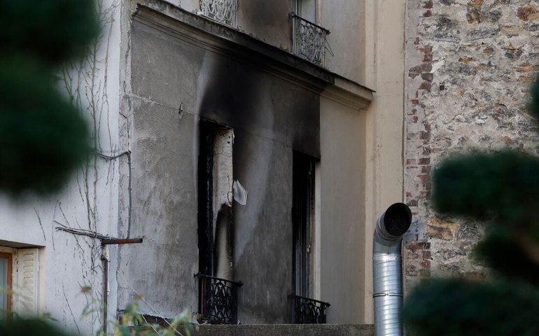 Três pessoas morrem e oito ficam feridas em incêndio em edifício residencial ao norte de Paris