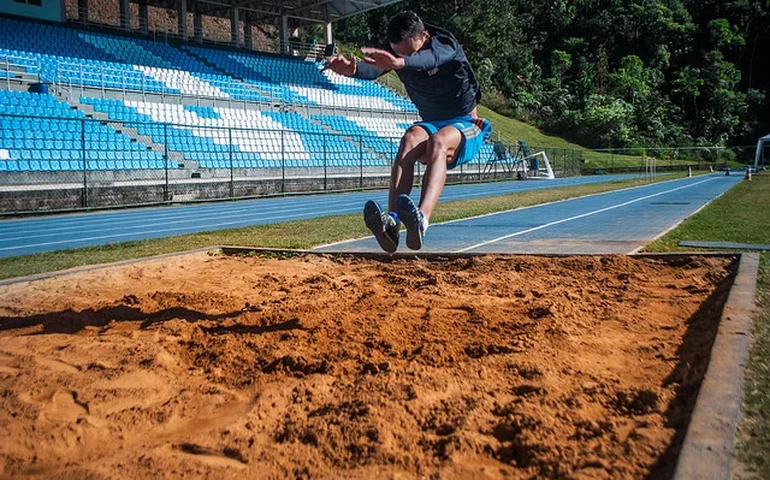 World Athletics desiste de reforma que mudaria regra do salto em distância