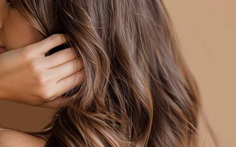 Cabelo, identidade e contorno facial: por que mulheres impulsionam boom de transplante capilar e sobrancelhas