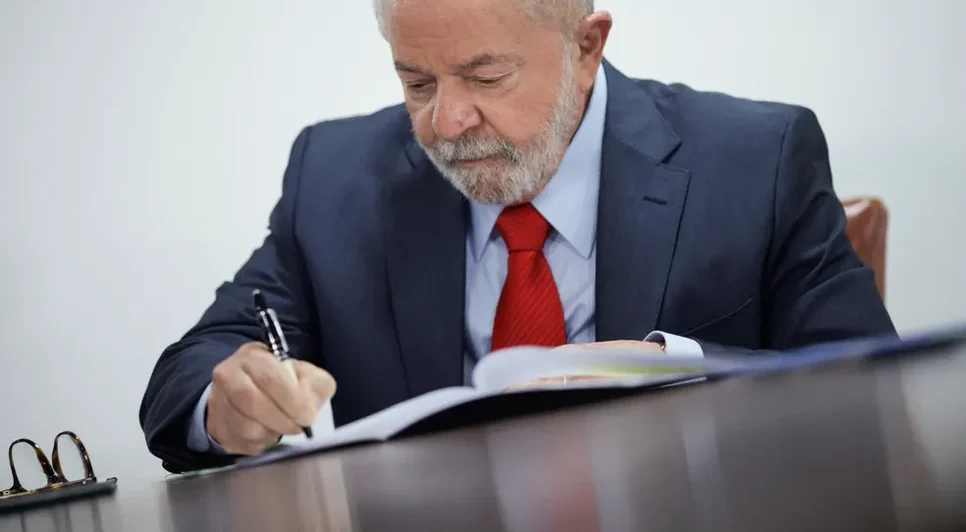 Lula anunciou reajuste de 15% no Bolsa Família a 17 dias das eleições