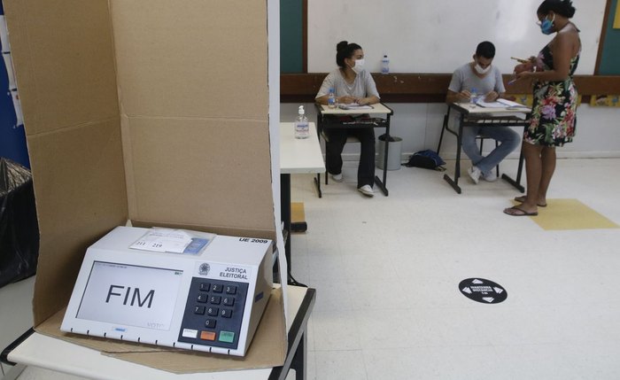 Uso da máscara facial é obrigatório na votação deste domingo Uso da máscara facial é obrigatório na votação deste domingo