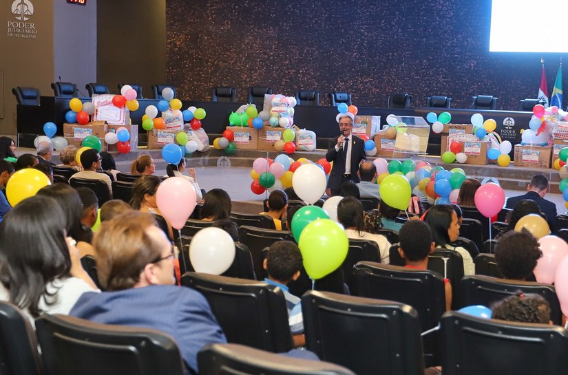 Campanha do TJAL arrecada 2.300 brinquedos e celebra Dia das Crianças com festa