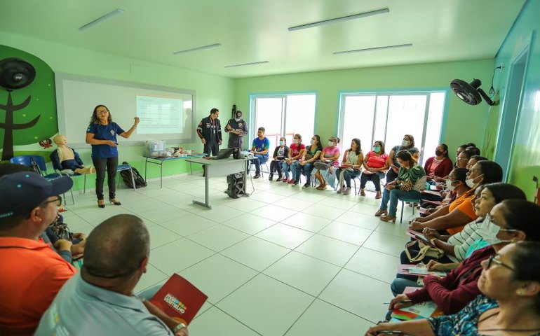 Projeto Escola Segura capacita profissionais da Creche CRIA em Mar Vermelho