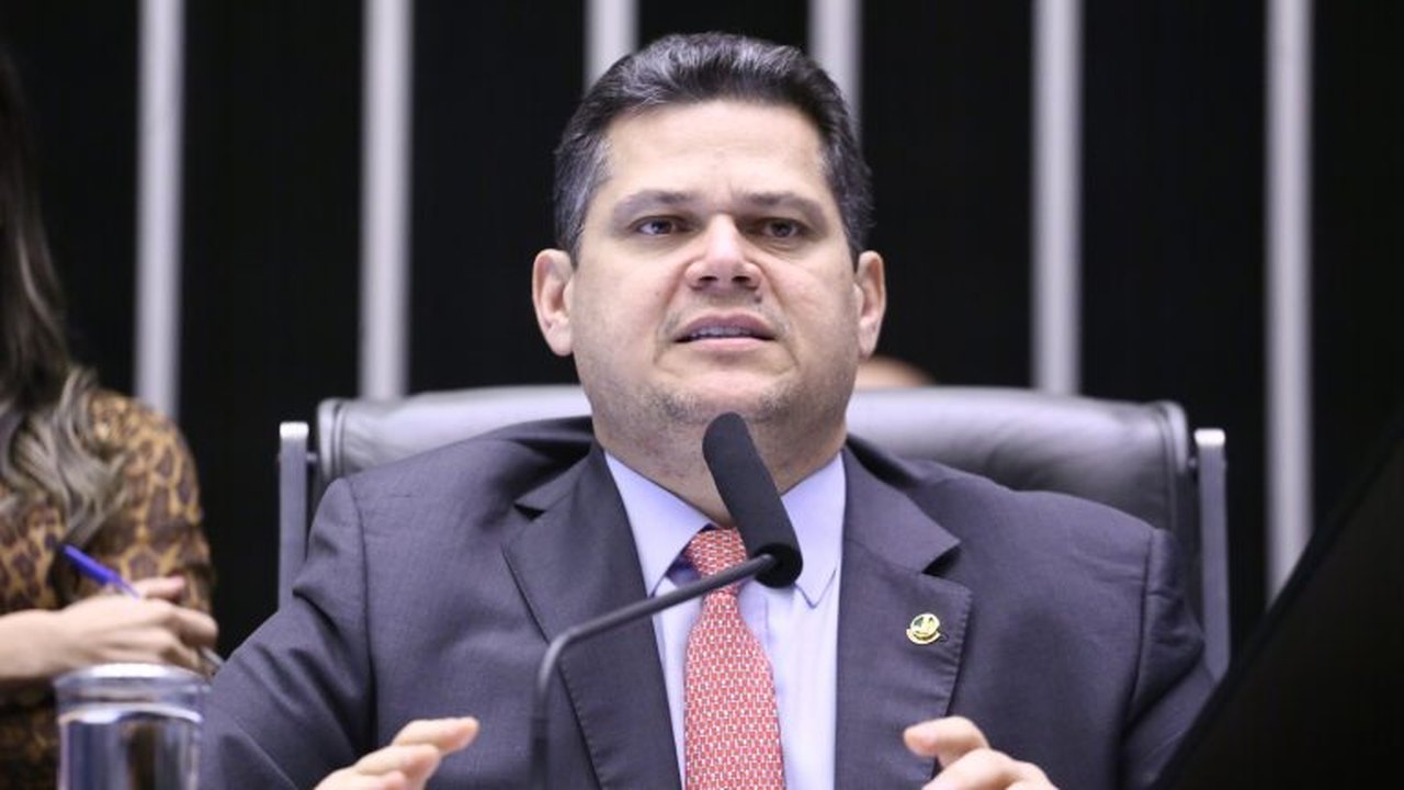 Alcolumbre diz que Senado atuará para 'restabelecer prerrogativas' de Jaques Wagner, alvo da PF no caso Master